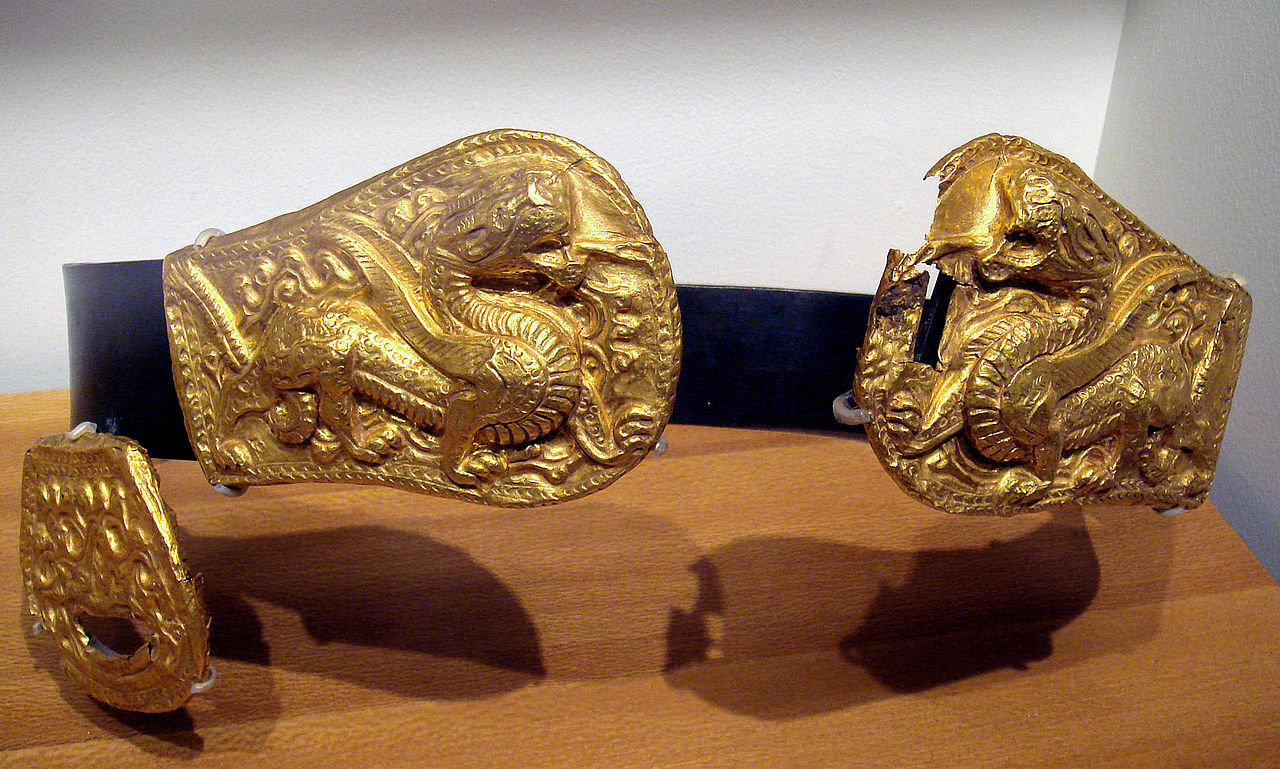 сяньби 3-4в1280px-BeltBuckleXianbei3-4thcentury.jpg