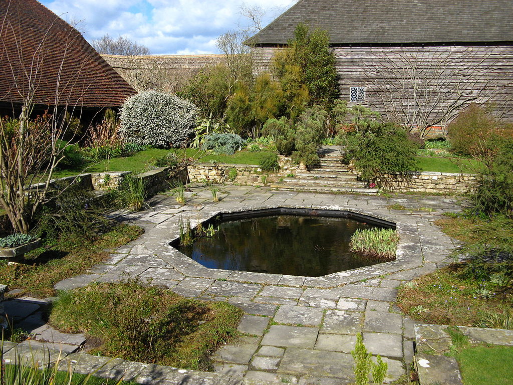 1024px-20080321_Great_Dixter,_Sussex_(3).jpg