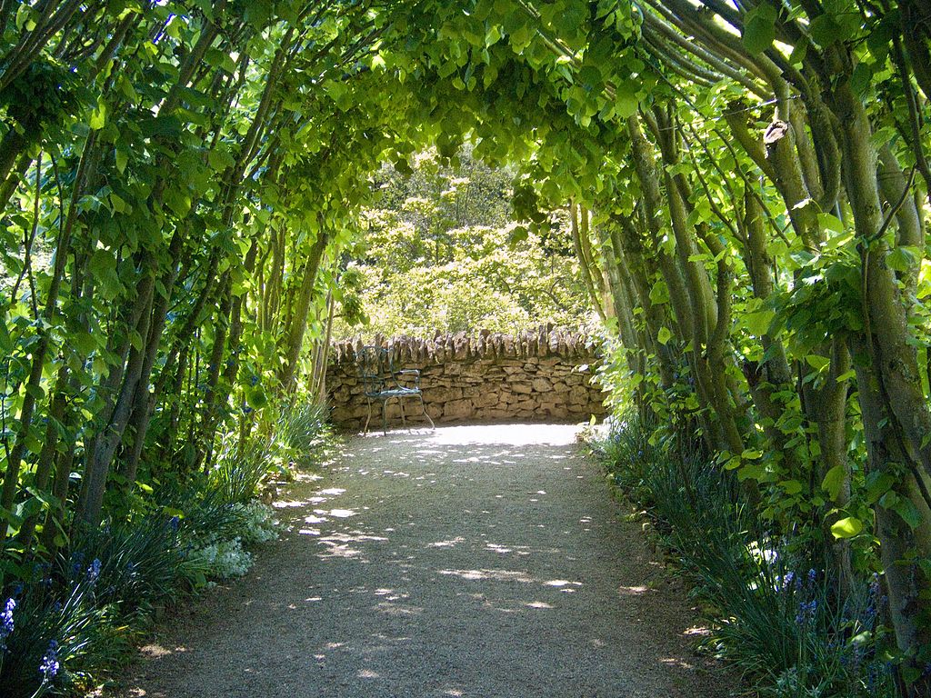 1024px-Hidcote23.jpg