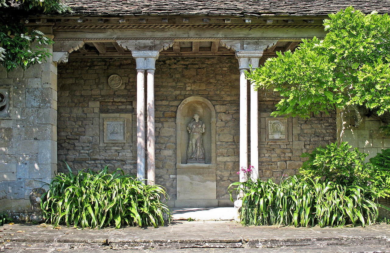 1280px-Iford_Manor_-_Casita.jpg