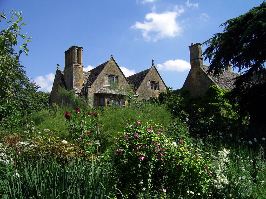 Hidcote_gardens_-_panoramio.jpg