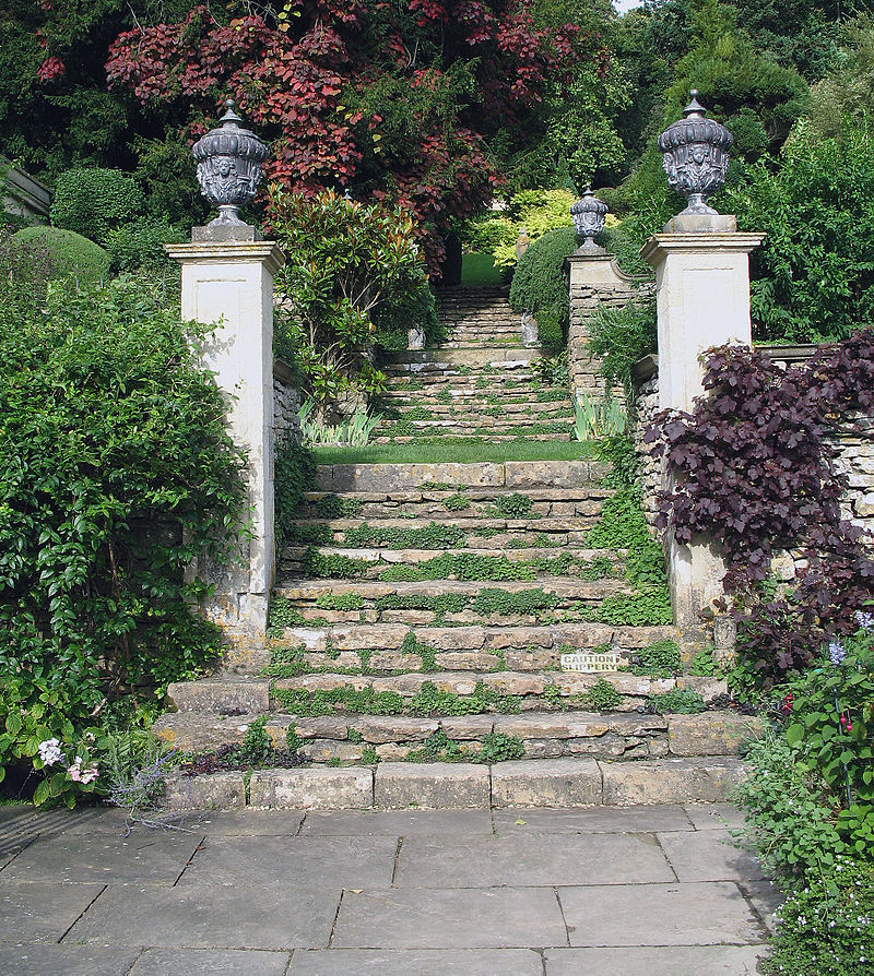 Iford_Manor_02.jpg