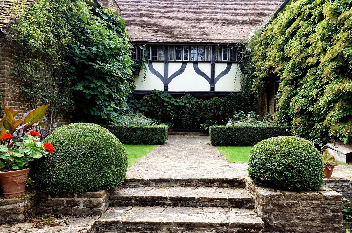 Main-house-munsteadwood-3ы.jpg