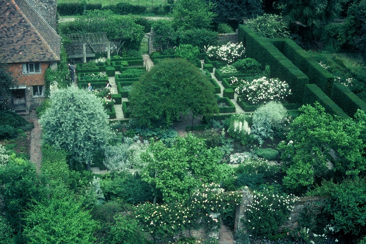 sissinghurst-1982-mw3е.jpg