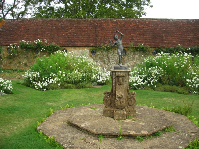 Whitegarden.jpg