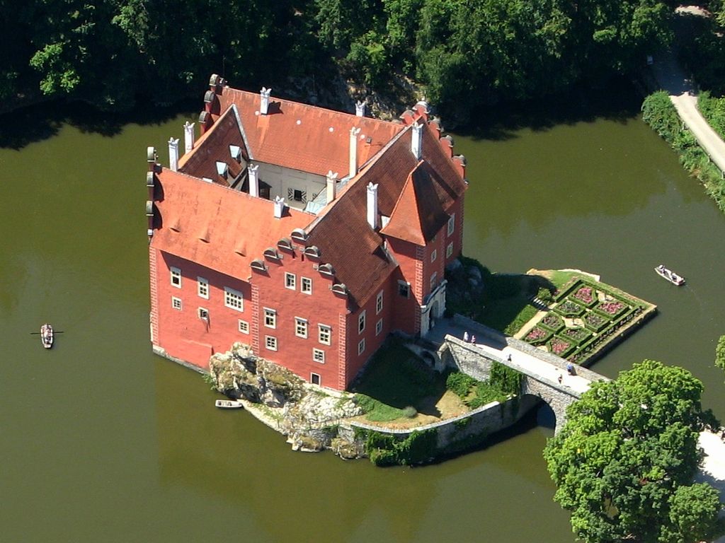 Červená_Lhota_L_cropped.jpg