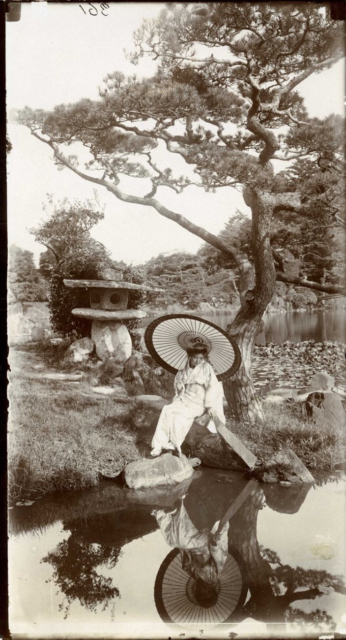 В японском саду, 1907.jpg
