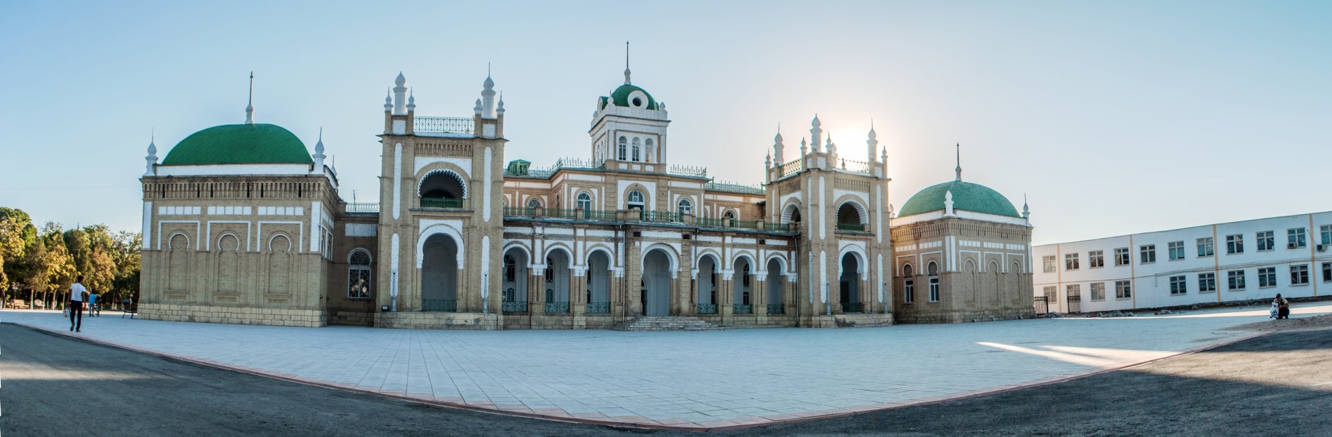 Панорама_Дворца_Эмира_Бухарского_(2016_год).jpg