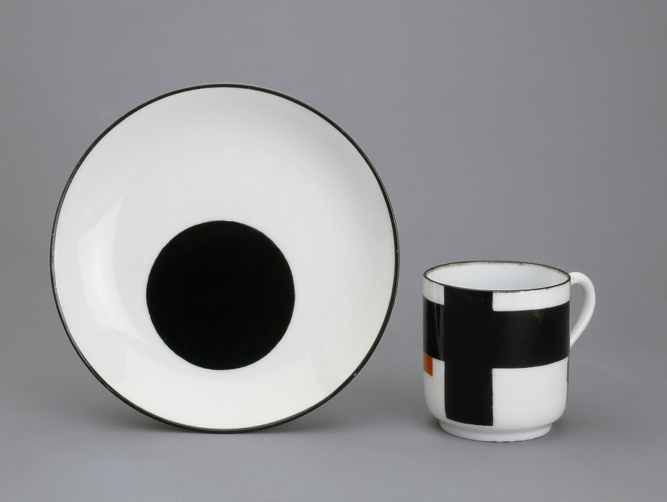 Чашка с блюдцем с черным крестом и кругом, 1923.jpg