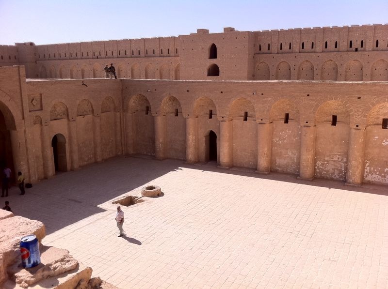 аббасидAl-Ukhaidir_Fortress-Iraq-حصن_الأخيضر.jpg
