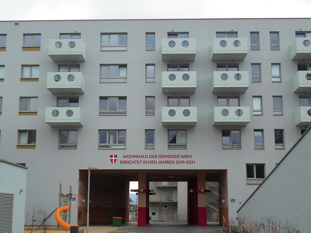 австрGemeindebauwildgarten.jpg