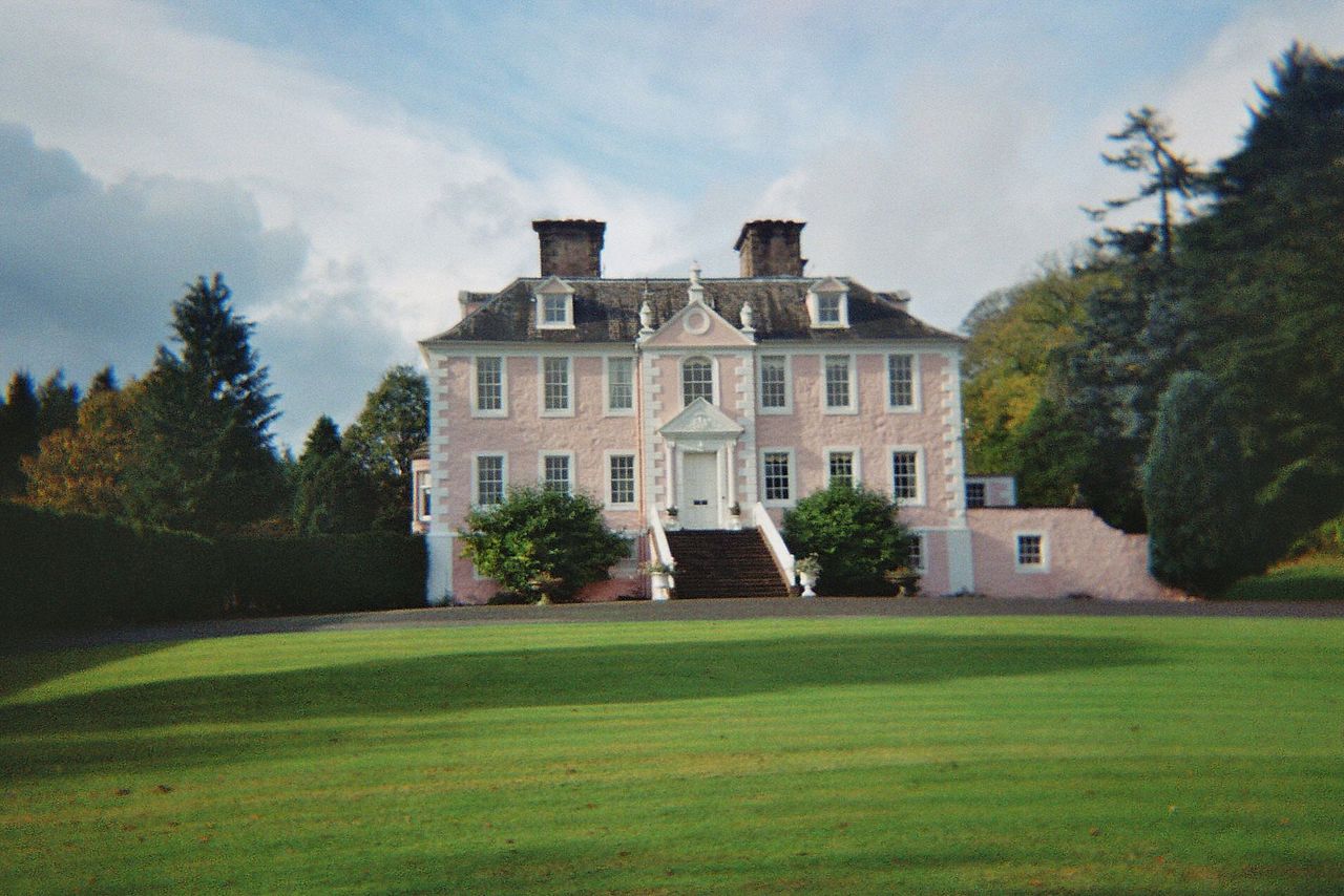 адам1280px-Craigdarroch_House.jpeg