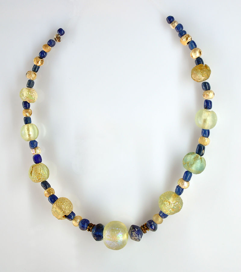 амлах800px-MRAH_Verre_02_Collier_Iran.jpg