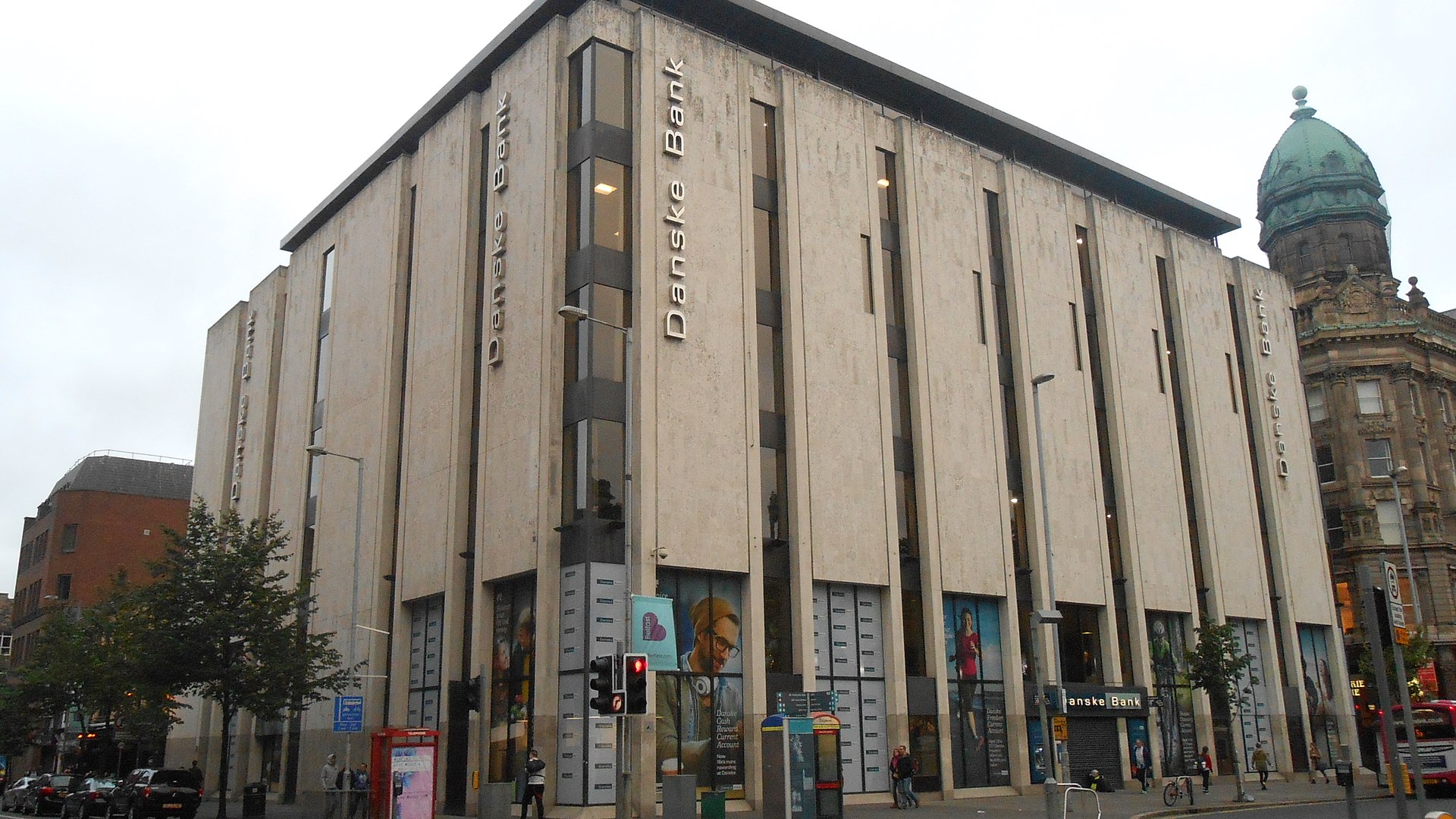 анг1920px-Danske_Bank_in_Belfast_2.jpg