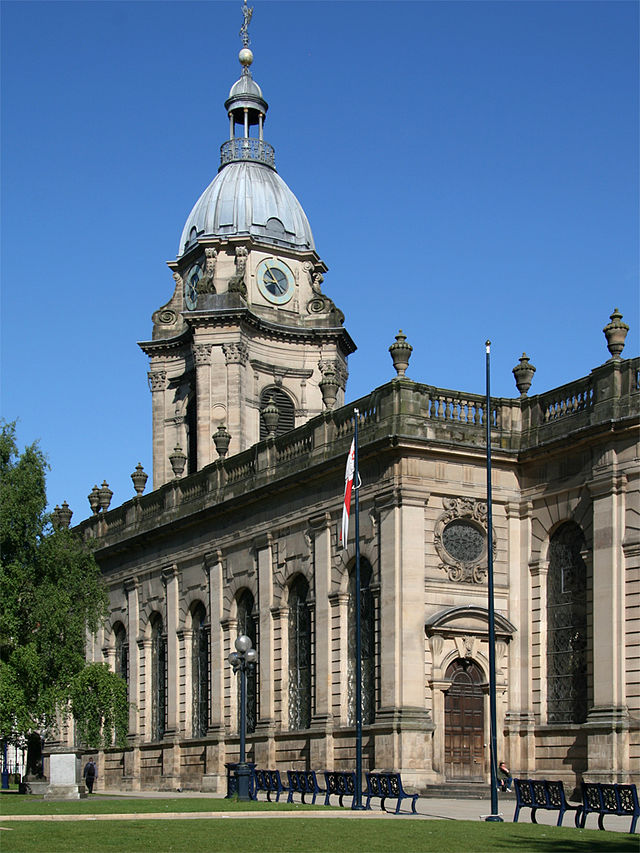 арчерSt_Philips_Cathedral,_Birmingham_from_the_east.jpg