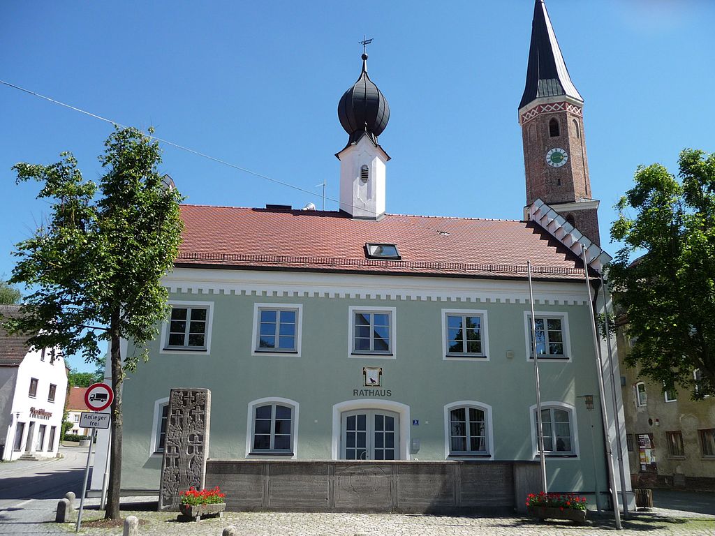 бав1024px-Rathaus_Pfeffenhausen.jpg