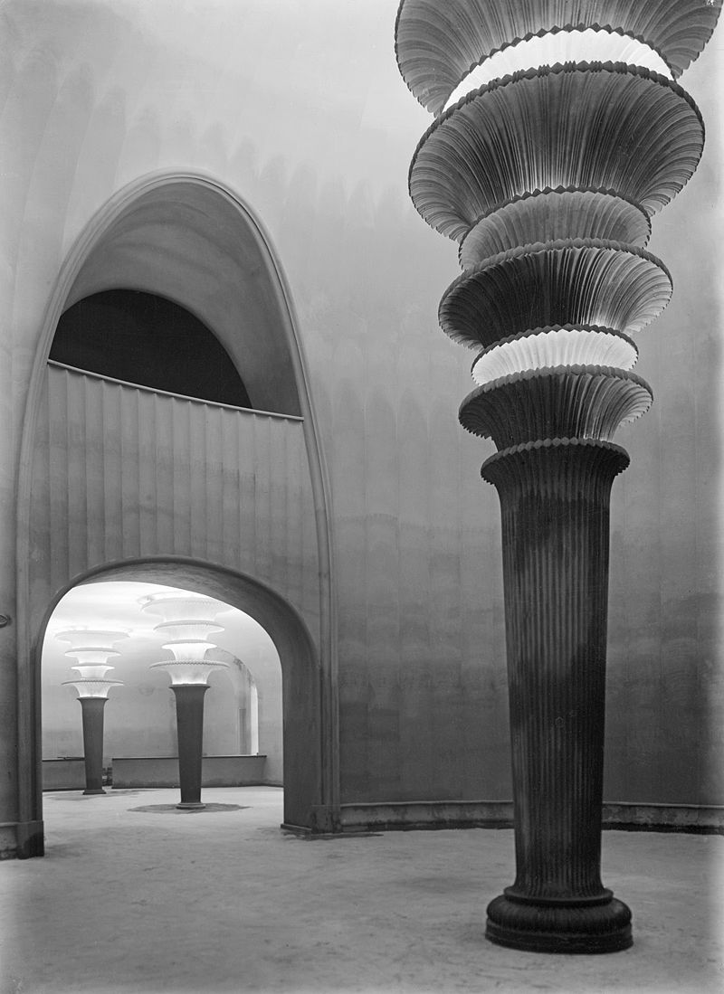 больш драм театр берлин800px-Berlin_Grosses_Schauspielhaus_Poelzig_Foyer.jpg