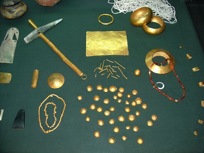 варна800px-Or_de_Varna_-_Bijoux.jpg