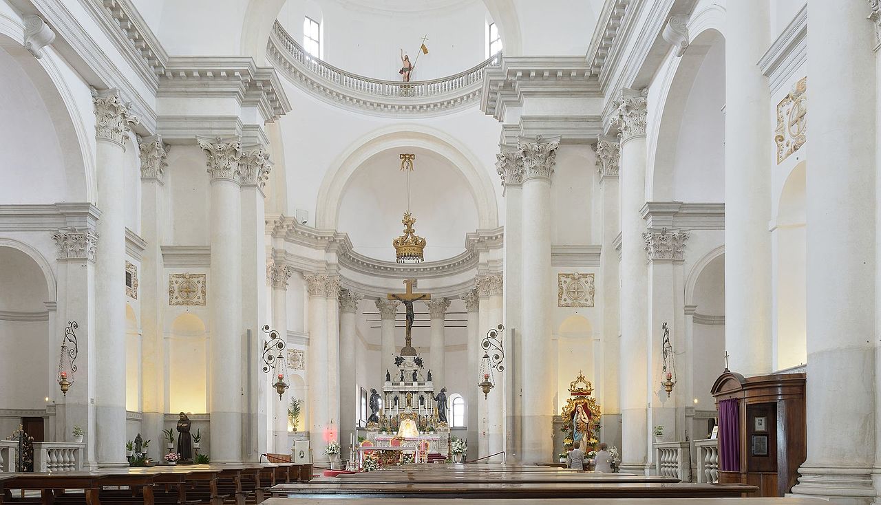 венецChiesa_del_Redentore_interno_con_altare_isola_Giudecca_Venezia.jpg