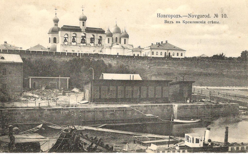 вид на кремлевские стены.jpg