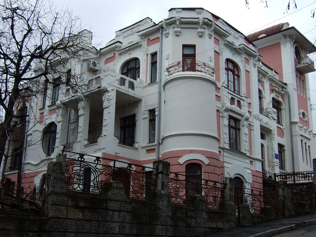 виннни особняк четкова 280px-Pushkin_street_Vinnytsya_new.jpg