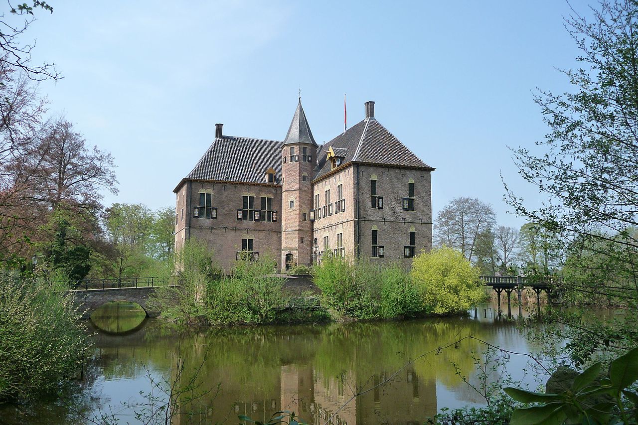 ворден Castle_Vorden_Holland_in_spring_with_nice_reflection_-_panoramio.jpg