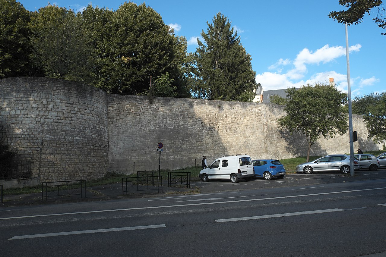 галлBourges_(18)_Remparts_093.jpg