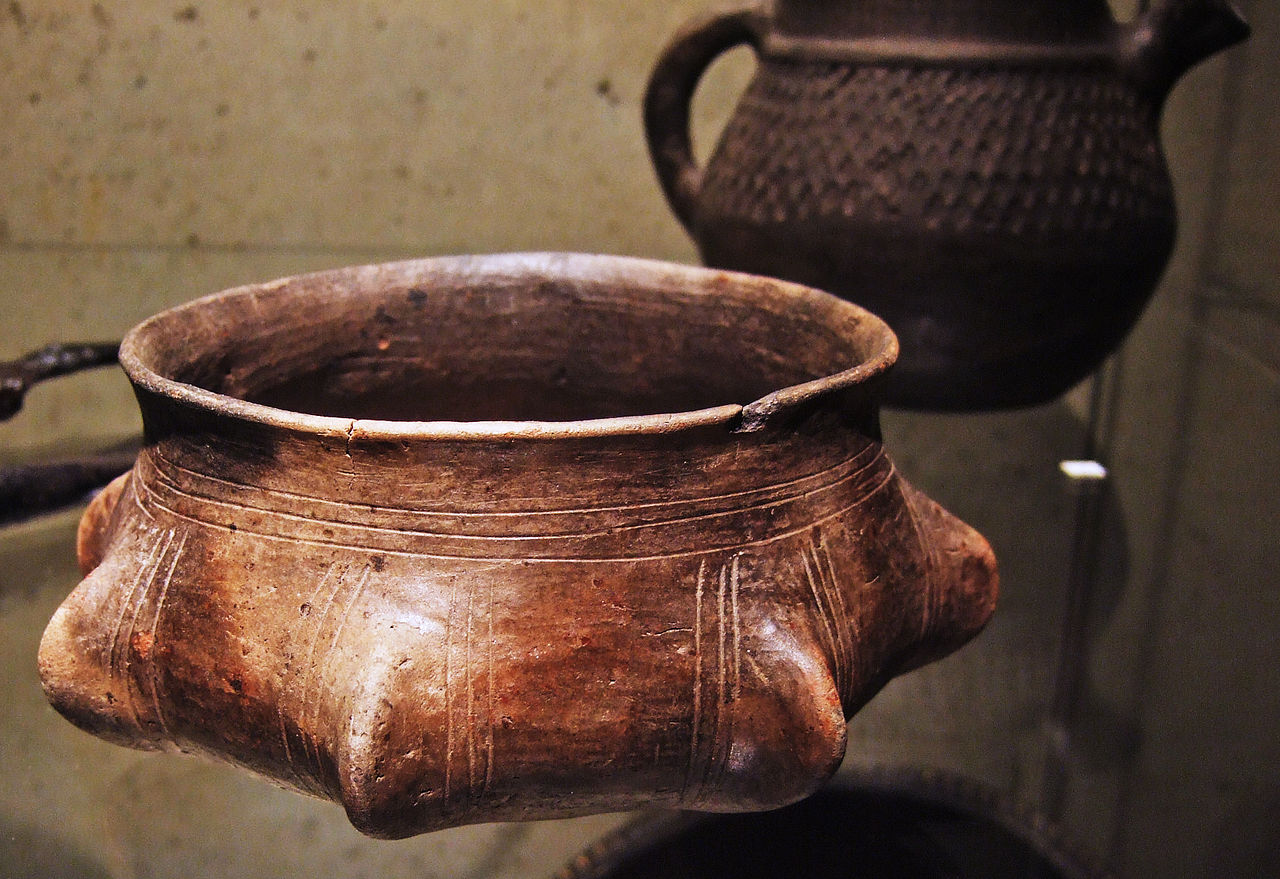 гепид 1280px-Lombard_ceramics_from_Vörs_and_Kápolnásnyék,_Hungary.jpg