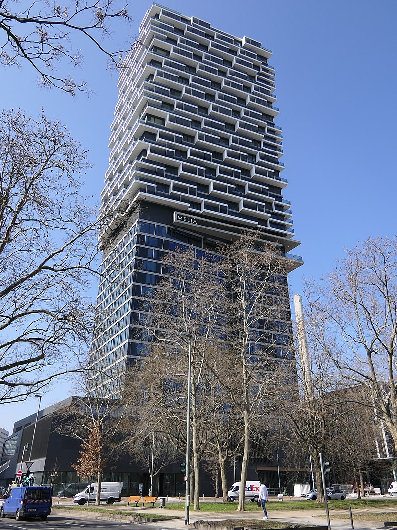 герм One_Forty_West_Frankfurt_03-21.jpg