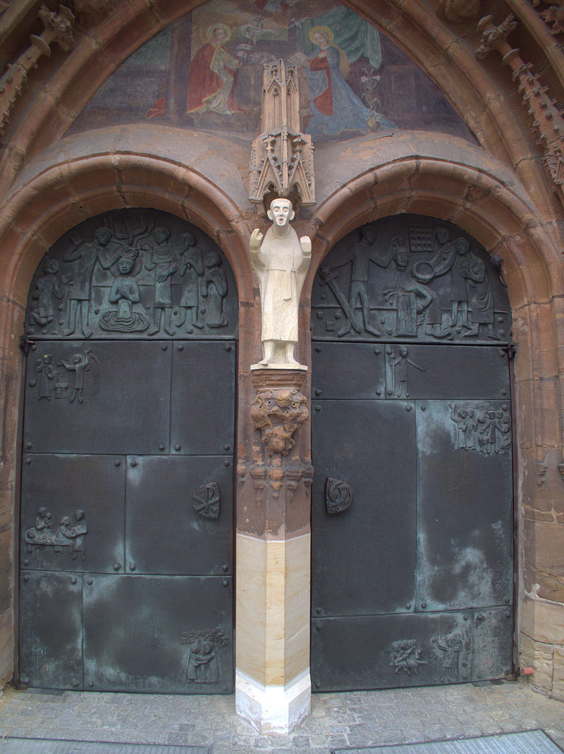 гермSt._Johannes_Neumarkt_Oberpfalz_-_Südportal_03.jpg
