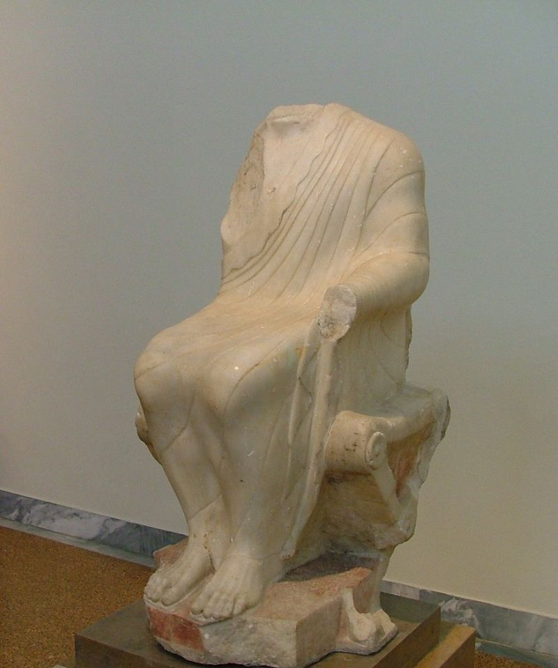гр Statue_of_a_seated_Dionyisos_-_NAMA_inv_1611.JPG
