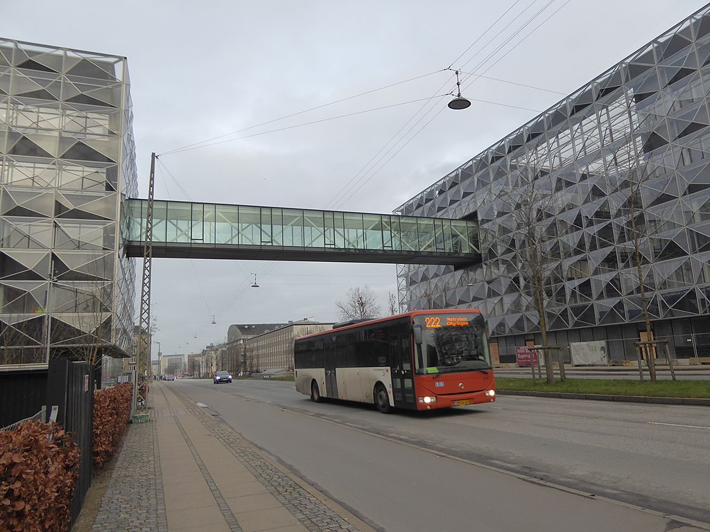 дан Copenhagen_Metro_bus_line_222M_at_Niels_Bohr_Bygningen.jpg