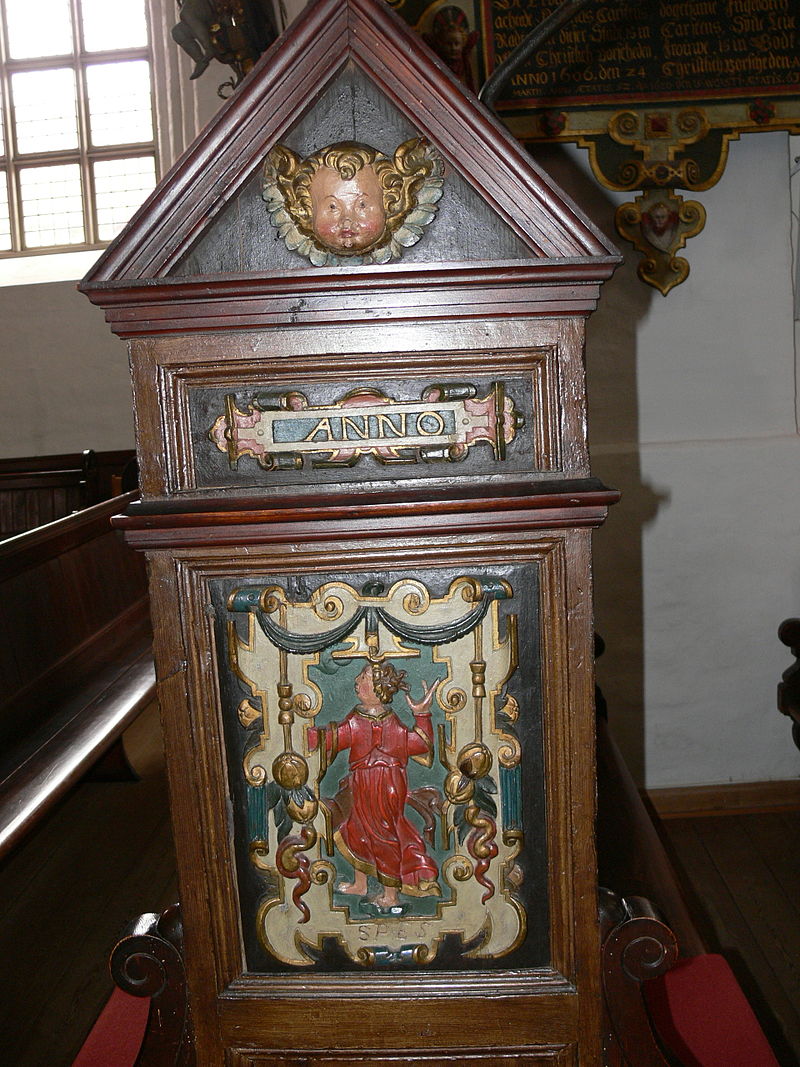 данTønder_Kristkirke_-_Kirchengestühl_3.jpg
