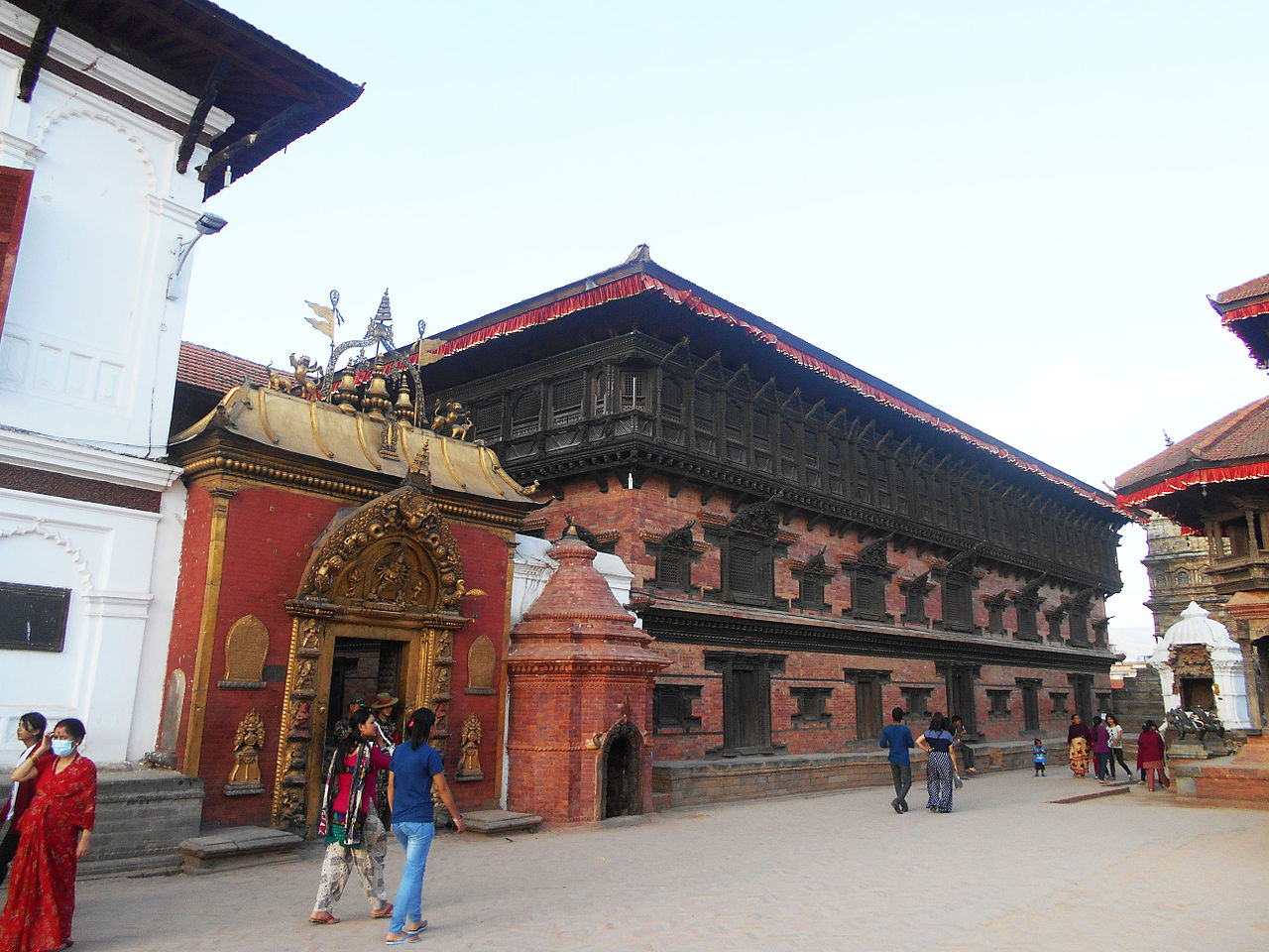 дворецAfter_earthquake_bhaktapur_30.jpg