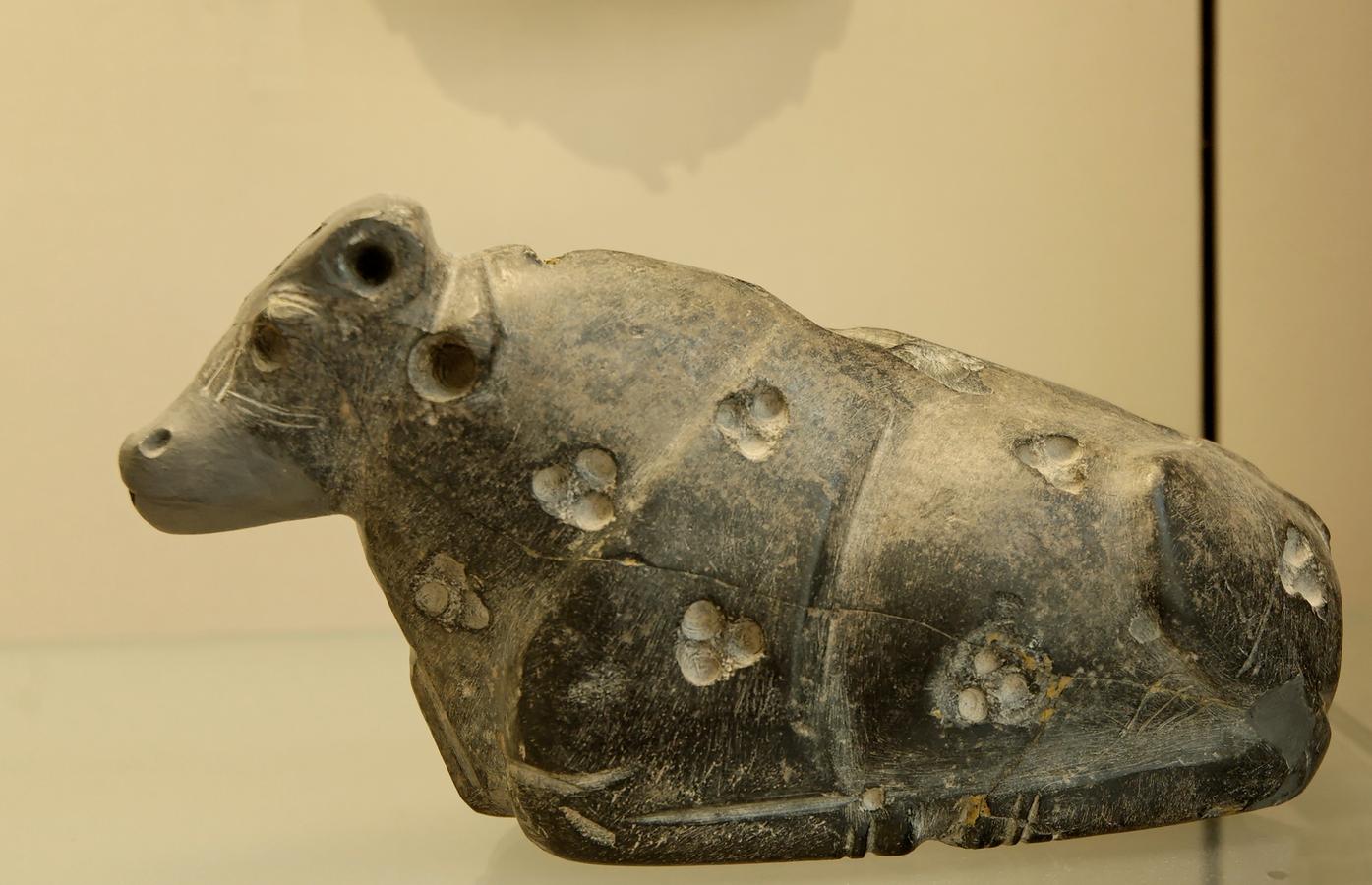 джемдет наср 3000Sitting_bull_Louvre_AO7021.jpg