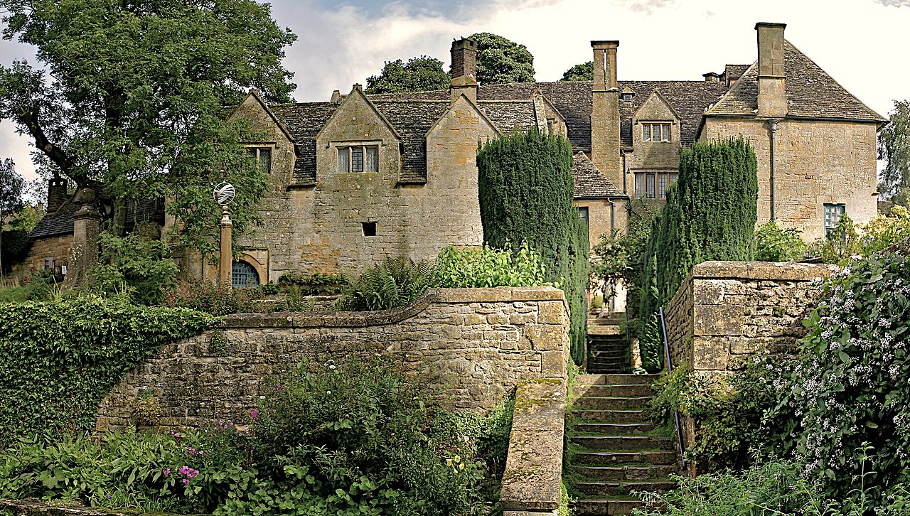 дом 16 века 1280px-Snowshill_Manor_2.jpg