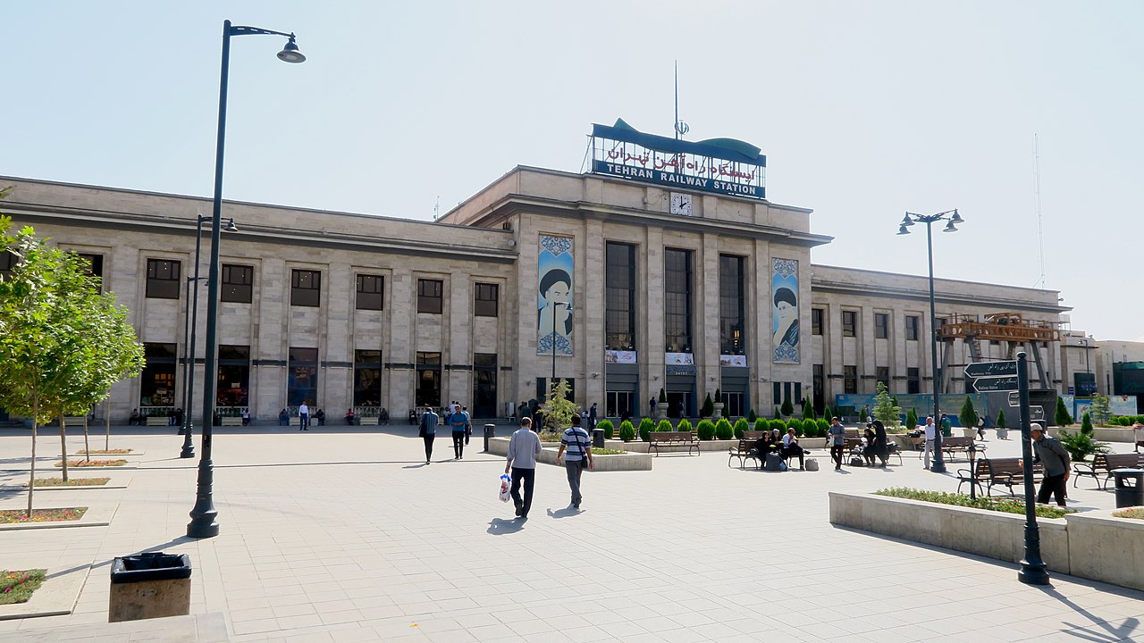 иран 30 Tehran_Railway_Station_in_2018.jpg