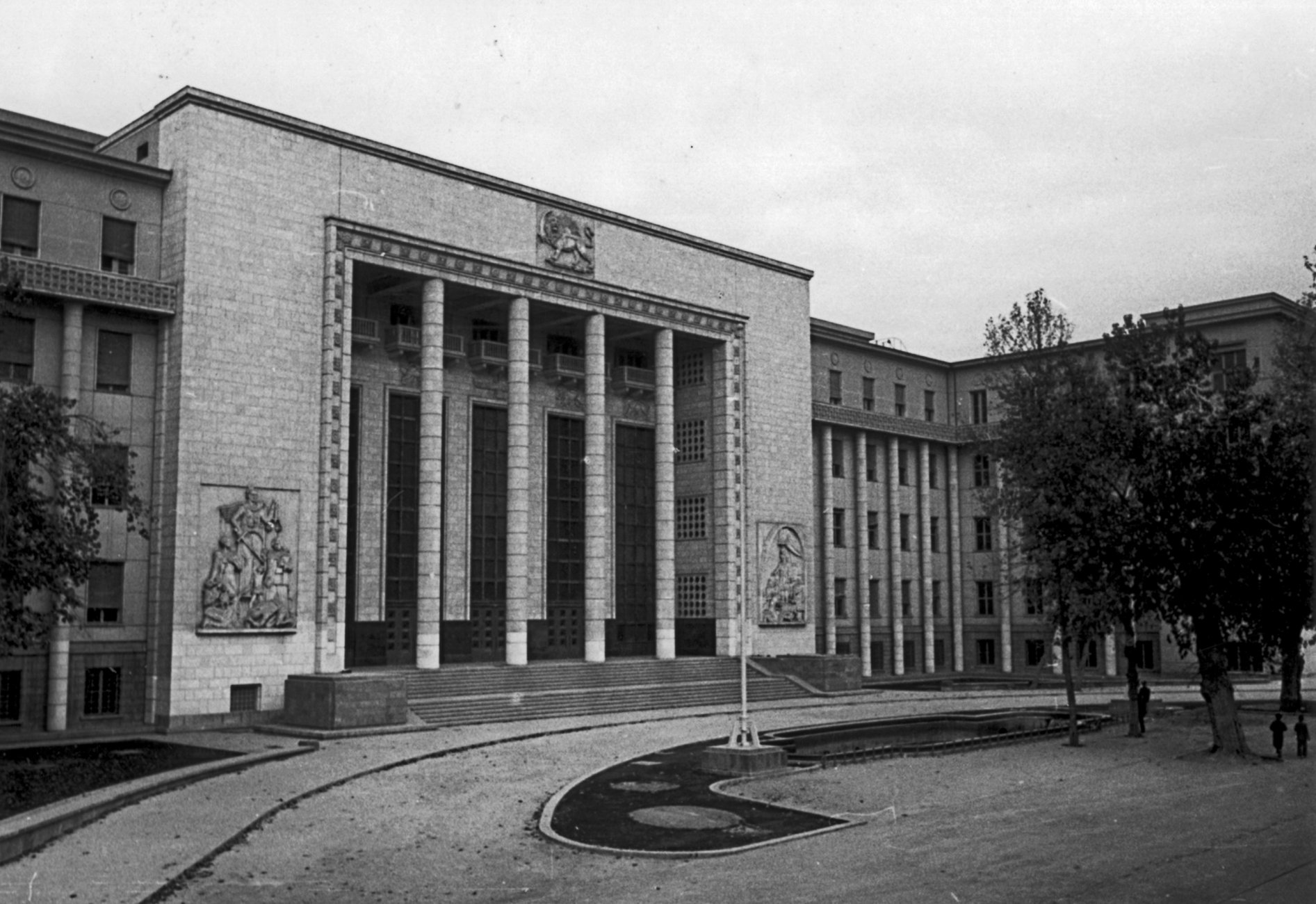 иранMinisterstvo_spravedlnosti_v_Teheránu.jpg