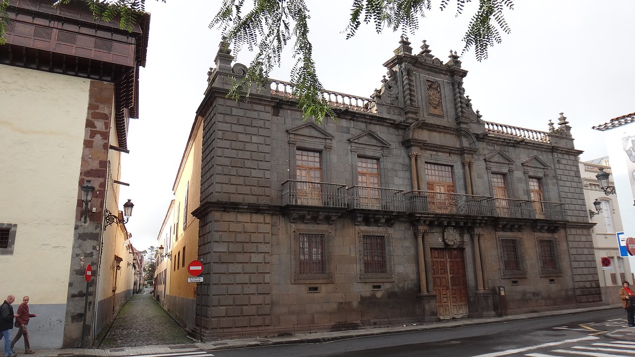 исп 1280px-San_Cristóbal_de_La_Laguna,_Santa_Cruz_de_Tenerife,_Spain_-_panoramio_(55).jpg
