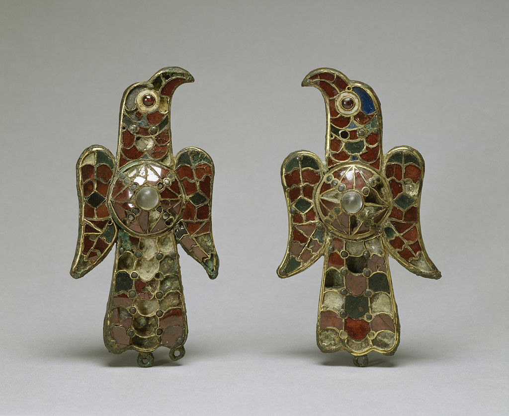 исп1024px-Visigothic_-_Pair_of_Eagle_Fibula_-_Walters_54421,_54422_-_Group.jpg