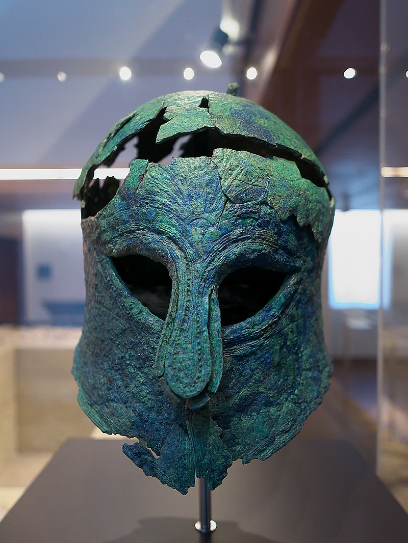 исп800px-Casco_estilo_corintio_(Museo_de_Málaga).jpg