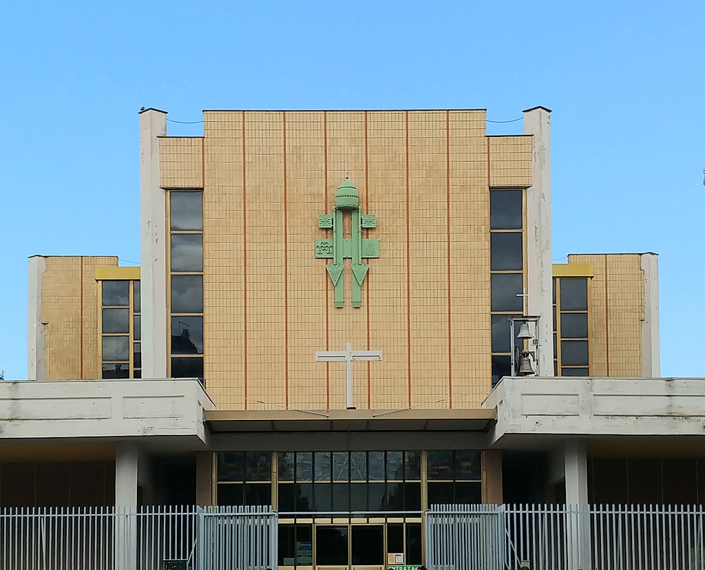 ит 1024px-Lido_di_Ostia,_chiesa_di_Santa_Monica_-_Facciata.jpg