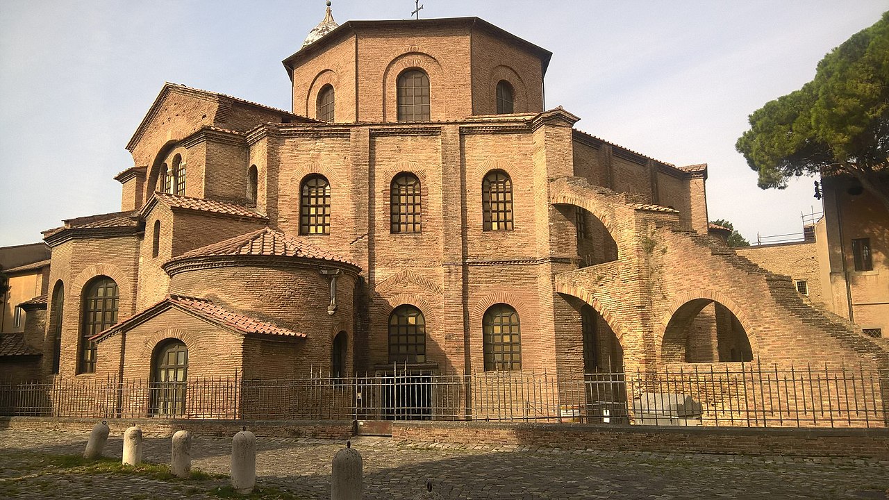 ит 527-47 Basilica_di_San_Vitale_-_vista_esterna.jpg