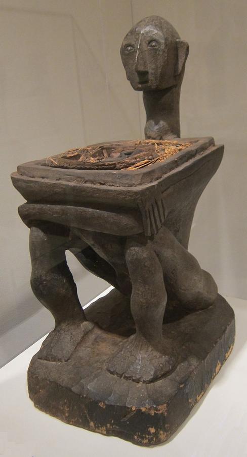 ифугао Priest\'s_box_from_the_Philippines_(Ifugao),_early_20th_century,_.JPG