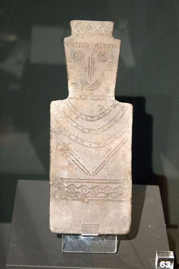 кипр Cypriot_female_figurine,_pottery,_early_2nd_mil._BC,_NG_Prague_Kinsky_NM_H10_6097,_140694.jpg