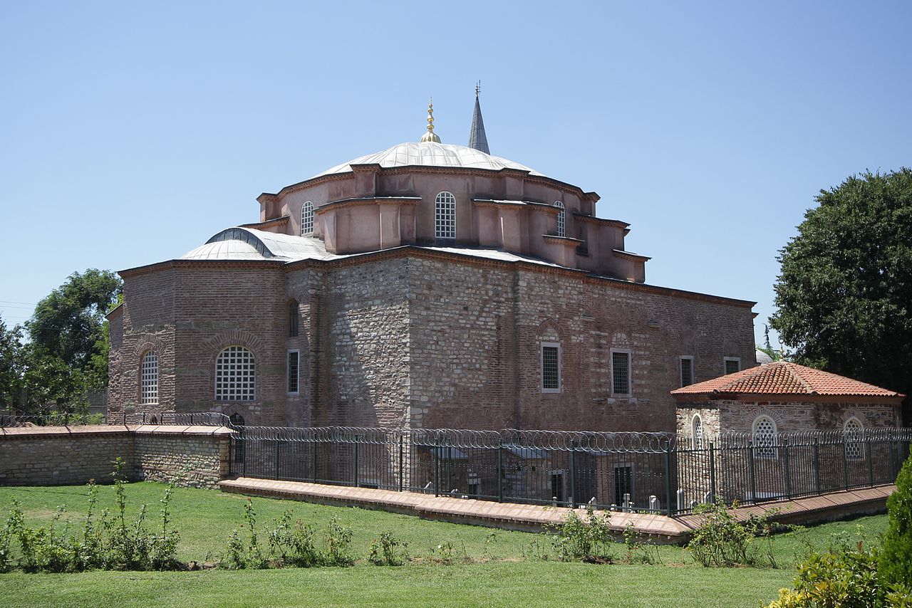 конст 526 1280px-Sergius_and_Bacchus_Church_February_2011.jpg