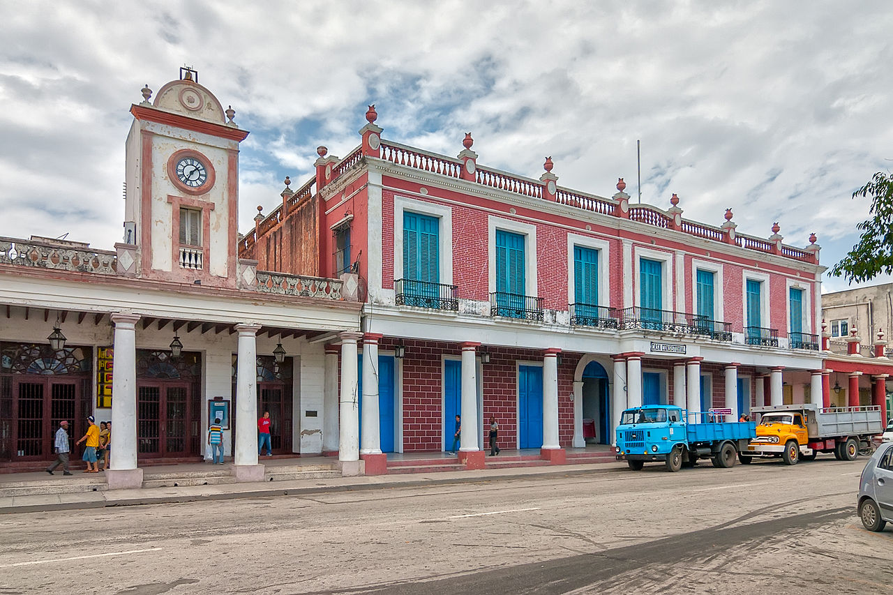 куба1280px-Casa_Consistorial_Holguin.jpg