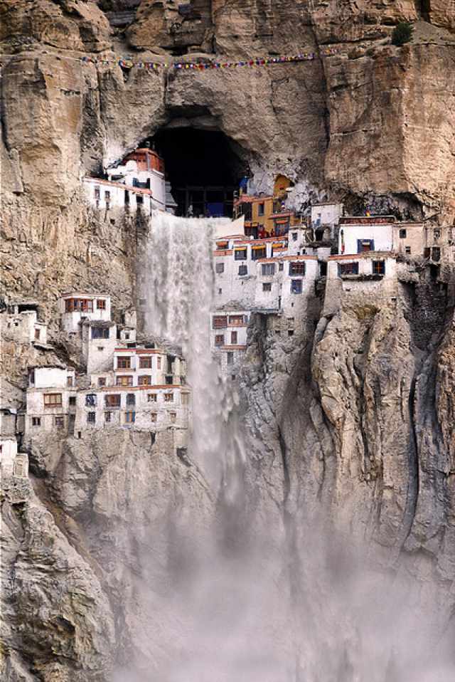 ладакх phugtal_monastery_india_2.jpg