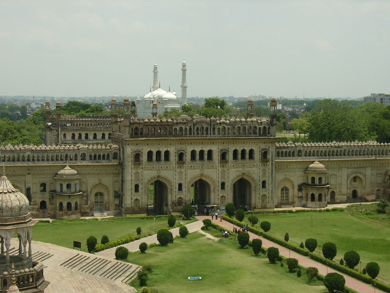 лакхнау 1784 бабаимамбара1280px-Adnanwiki.badaimambada1.JPG