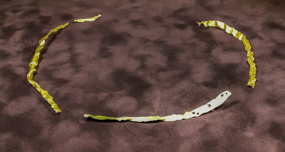 лейлатепе 1920px-Necklace_from_Ovçular_tepe,_the_oldest_jewelry_piece_of_the_South_Caucasus.jpg